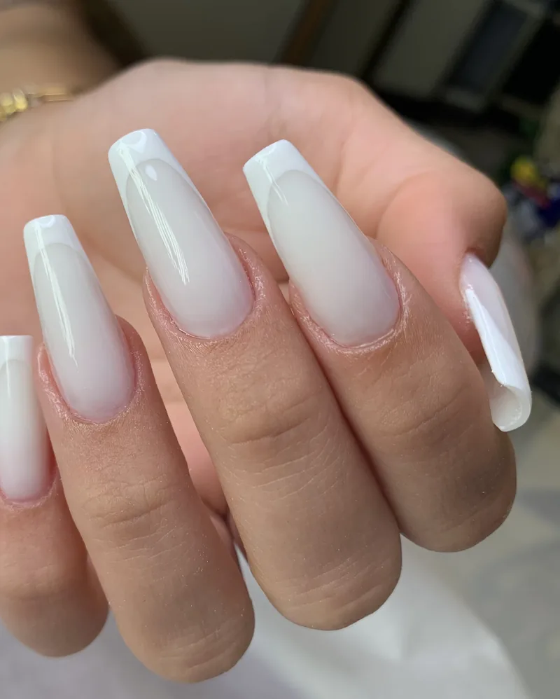 Rallongement long forme ballerine, finition french blanche laiteuse